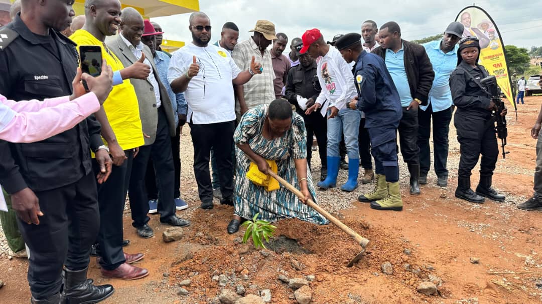 R_Nabbanja's tweet image. I congratulate the over 100 @NUP_Ug supporters in Gomba district on making a right and timely decision of defecting to the mighty @NRMOnline. Welcome back to the national, broad based, inclusive, democratic, non-sectarian, multi-ideological, multi-interest, and progressive mass…