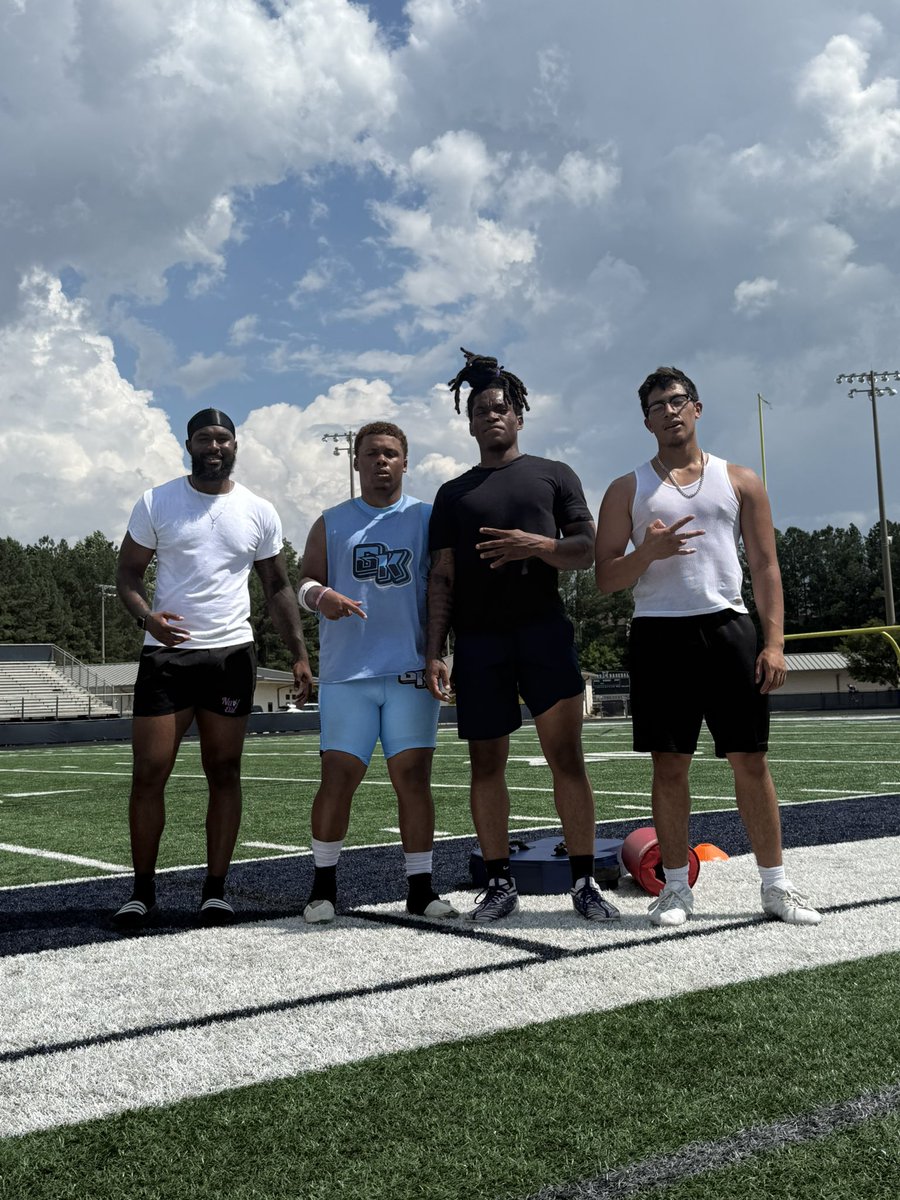 LamechSr3783's tweet photo. College Session today them
Boyz got better !!! The key is Consistency will you show up again . DBNB #Come2DaNawf🤟🏾 https://t.co/hn83PnZ6Sm
