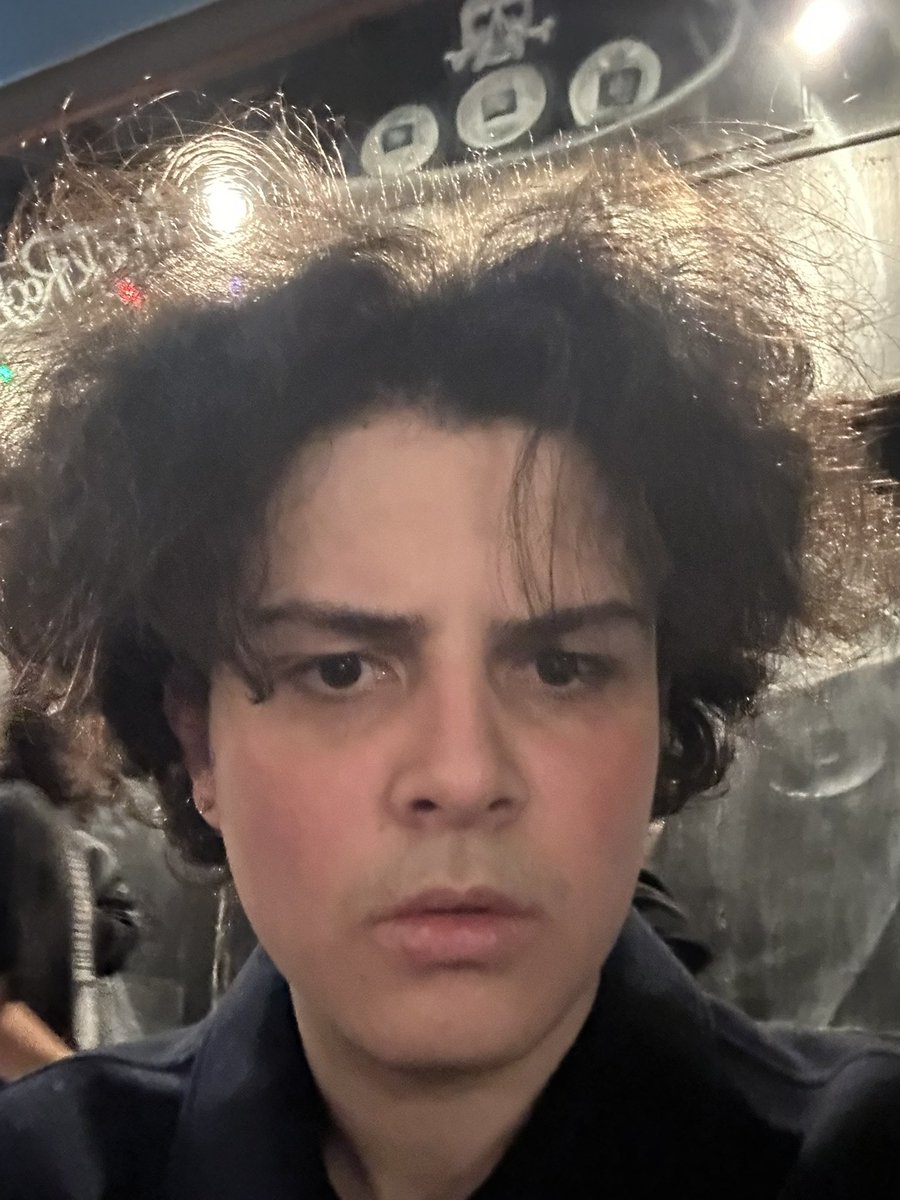 this nigga offered to take me and f1lthy a picture and i got this instead