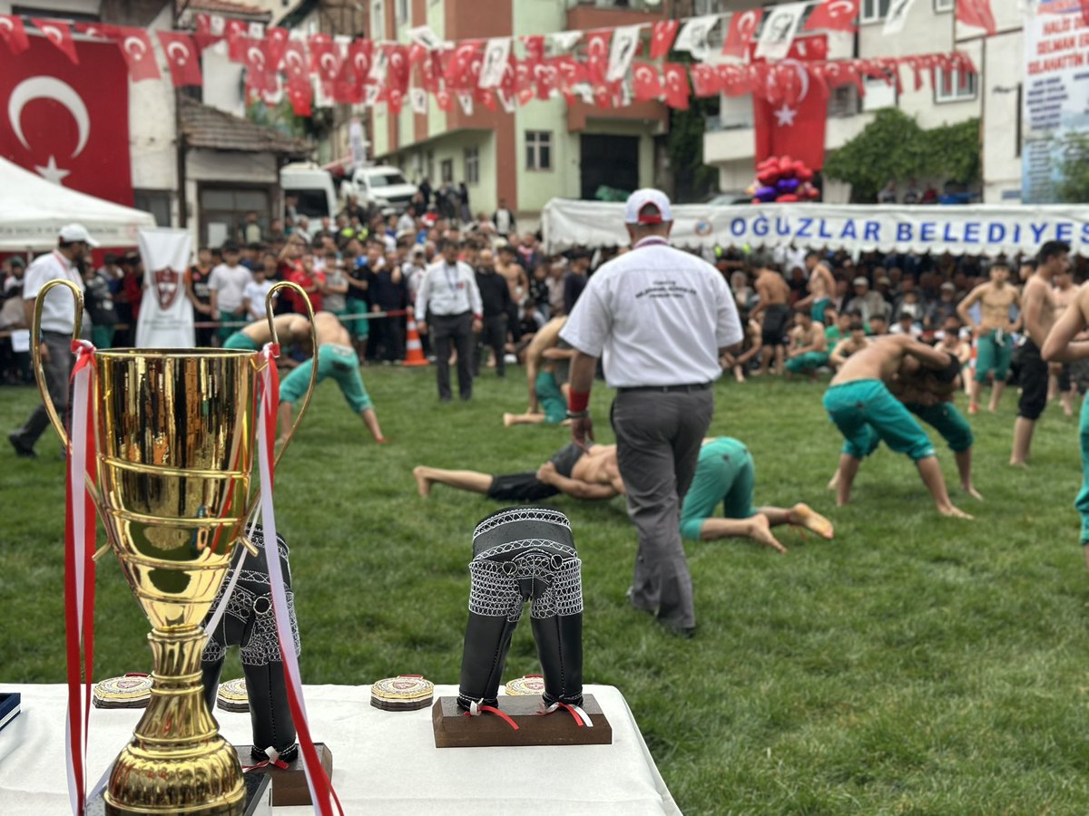 🏆 Yıldızlar Karakucak Türkiye Şampiyonası 🤼‍♂️
🇹🇷 Türkiye Geleneksel Güreşler Federasyonu tarafından ilçemiz Oğuzlar’da düzenlenen Yıldızlar Karakucak Türkiye Şampiyonası, güreşseverlerle genç pehlivanları buluşturdu.
Ata sporumuzu yaşatan herkese gönülden teşekkürler! 🤼‍♂️👏