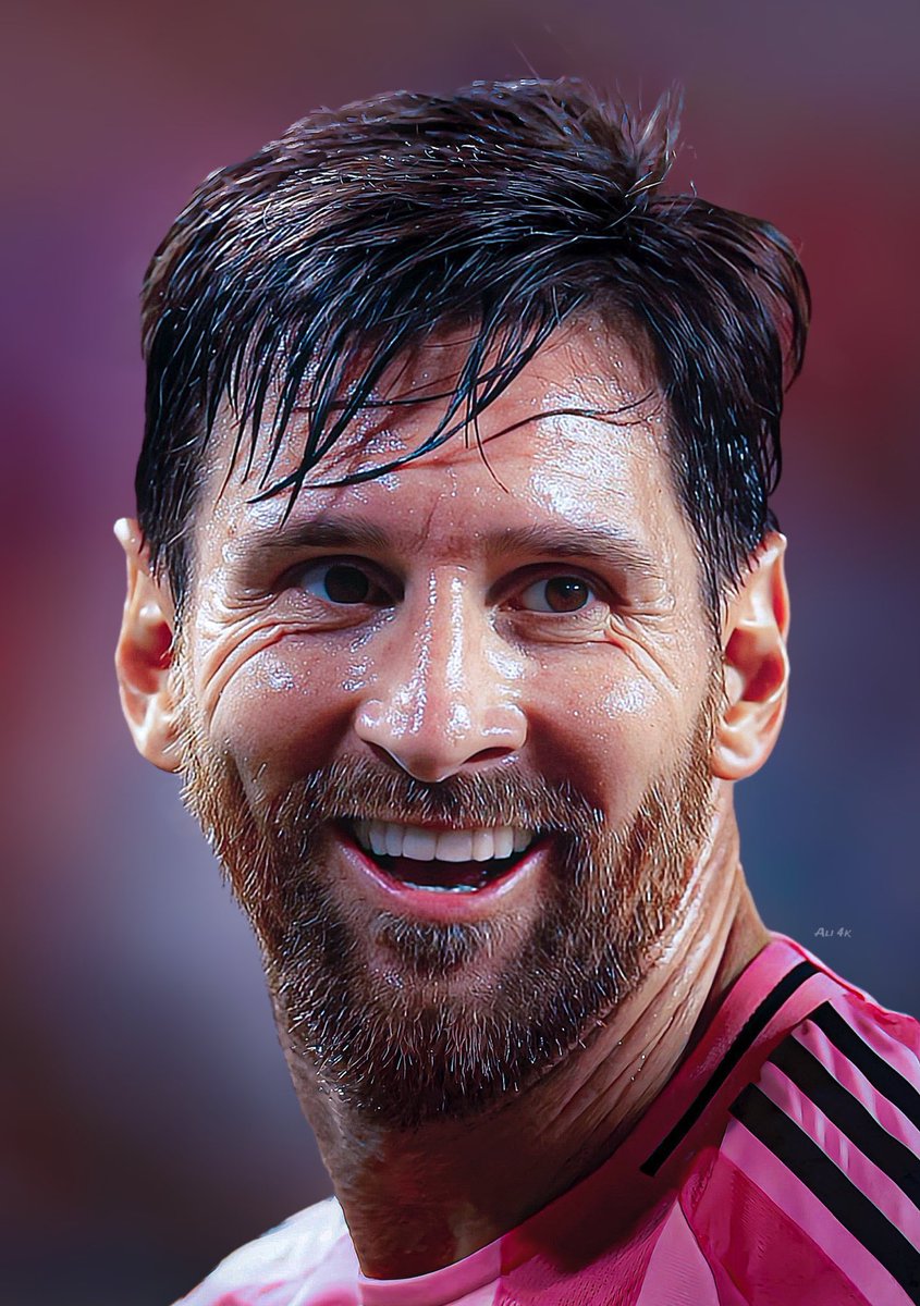 النادي الأهلي سيكون الأكثر تمثيلاً للمملكة في البطولات خلال الموسم المقبل، ببطولتين قاريتين قابلة للزيادة إلى أربع ، من الطبيعي بل من الضروري أن يحظى الأهلي بصفقة توازي طموح المرحلة، وتليق بمكانته وزخم مشاركاته المرتقبة 💚🇸🇦 

 #MessiToAhliJeddah