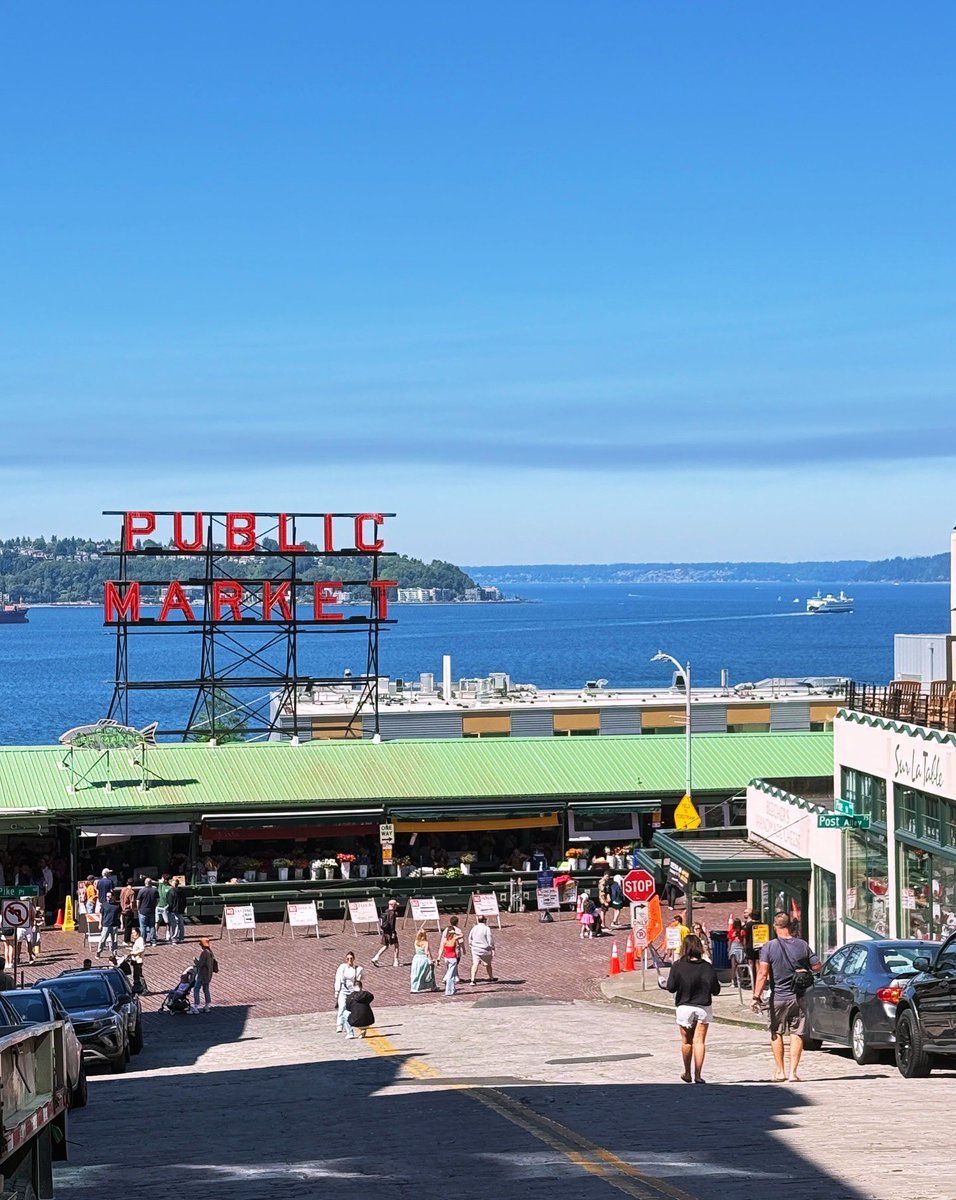 Seattle Pride Parade &amp; last day in the Pacific Northwest! 🏳️‍🌈🎬

Thanks for the memories Emerald City. 

Wheels-up in the am; en route Honolulu, Hawaii! 🛫🏝️💙