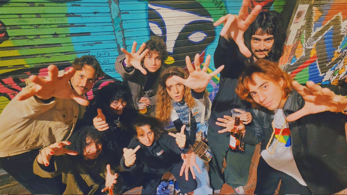 União Hoovabides, parceria forte, o terror do sul, bah! ❤️🤝🔥
•
Fica aqui o nosso mais profundo agradecimento aos maravilhosos <a href="/roubaramtudo/">exclusive os cabides</a> parceria, recepção e pela somzeira, foi um prazer imenso tocar e estar com vocês em Floripa e Curitiba, ansiosos pela próxima buia! &lt;3