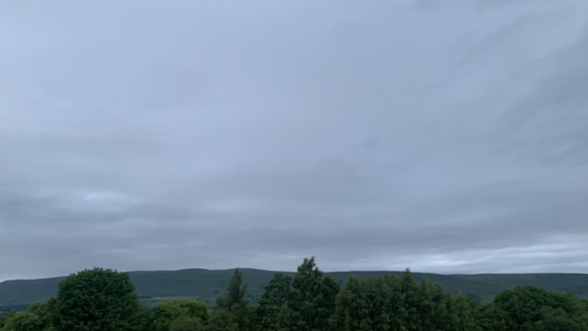 IonisedSkyWatch's tweet photo. Sky is fucked everywhere from Lands end to John O’groats!🤮🤮🤮🤮🤮 #BanGeo_Engineering #ArrestTheElites https://t.co/ZDsBC9eoqI