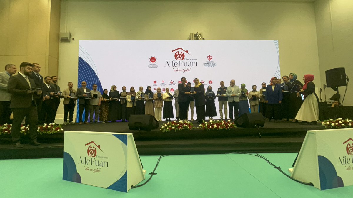 cagribyasar's tweet photo. “Uluslararası Aile ve İyilik Fuarı” kapsamında Gençlik ve Spor Bakanlığımız adına takdim edilen plaketi eşim Elif Hanım aldı.
Bu anlamlı organizasyonda yer almaktan ve iyiliğe katkı sunmaktan büyük mutluluk duyduk.
Emeği geçen herkese gönülden teşekkür ederiz.
@elifadin https://t.co/kOFCGZAQoF
