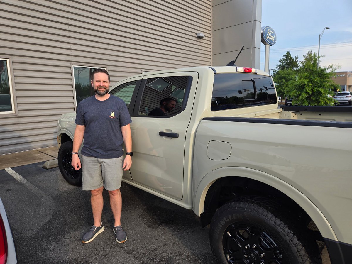 SmithFordAR's tweet photo. 👏 Congrats to Jesse Heydenreich on his new 2025 Ford Ranger XLT!
Just in time for summer drives ☀️, lake trips 🌊, and long weekends ahead 🇺🇸.
Enjoy the ride — and thank you for choosing Smith Ford in Conway! 🚙

Salesperson: Tyler Barton
#FordRanger #SmithFordConway https://t.co/3dFedtJgVX