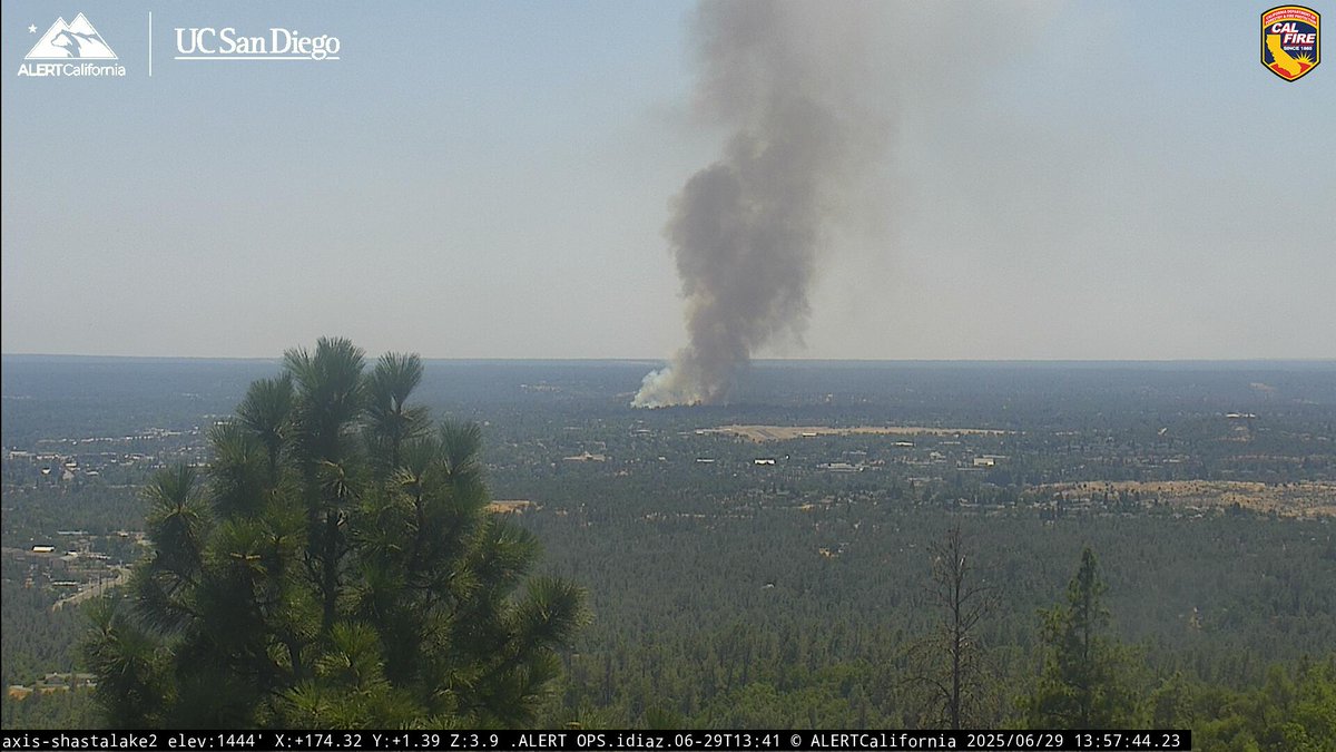 SkyzSmokey's tweet photo. New start SE of Redding, The fire is 5-10 acres with a moderate rate of spread, and evacuations have been requested for residences off of Riviera Dr. #KenyonFire https://t.co/MsizdIYp4M