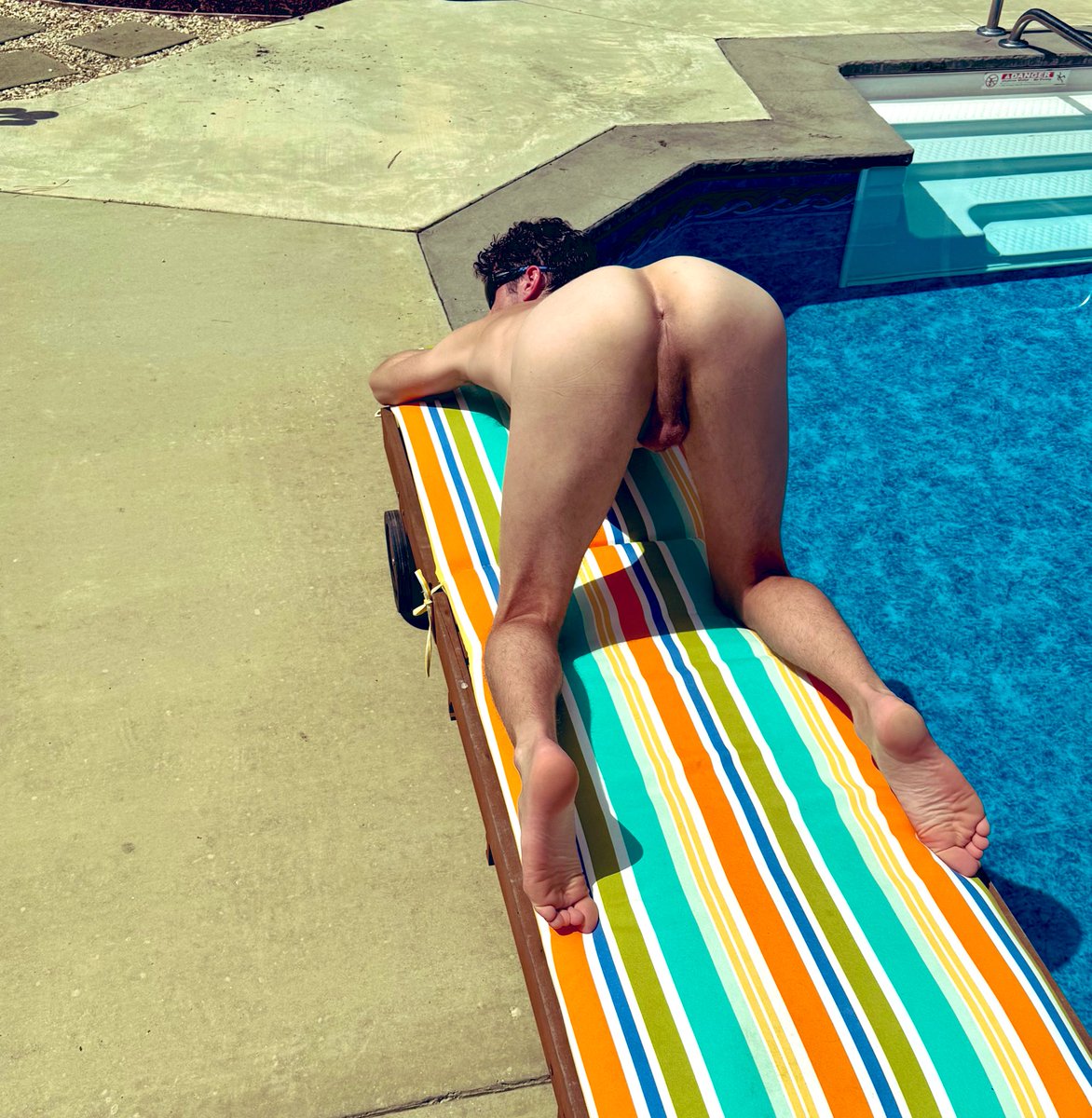 Getting that Vitamin D today! ☀️👀

#Gay #Ass #BubbleButt #FuckMe #ReadyToBeFucked #Bottom #PoolBoy #SummerBody