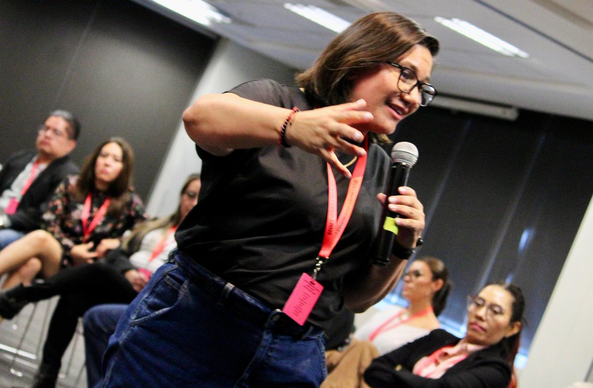 Nogueda88's tweet photo. Primer Set Rocio Lopez, hablandonos de su experiencia #Reinventate Comunidad de @aaronbenitez_ #Peoplexab 2025 https://t.co/rbYQeShFy0