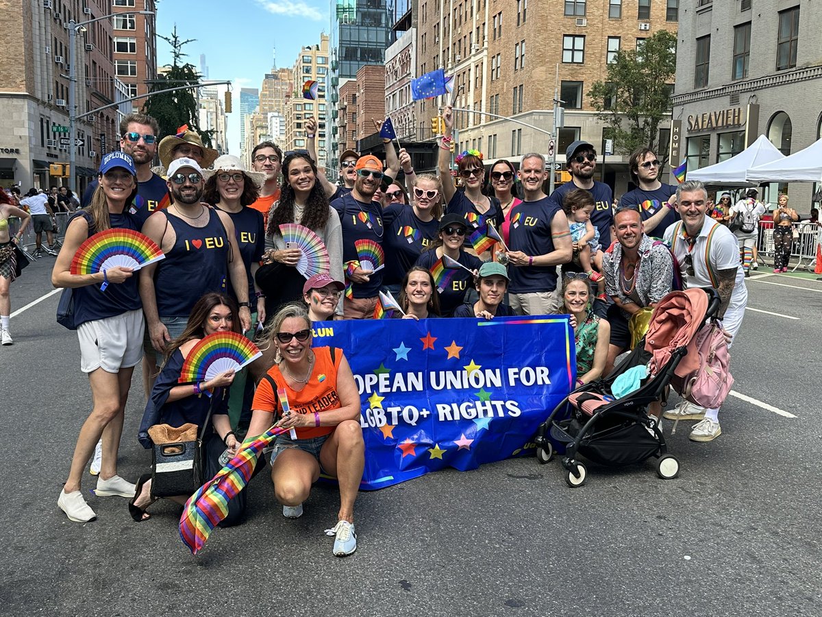 🇪🇺EU at UN-NY (@euatun) on Twitter photo Ending the Pride Month with a splash!
#EU 🇪🇺 and friends walking the <a href="/NYCPride/">New York City Pride</a> March 2025 🏳️🌈🏳️⚧️
Great to see all the smiling faces 🌈☀️ Ending the Pride Month with a splash!
#EU 🇪🇺 and friends walking the <a href="/NYCPride/">New York City Pride</a> March 2025 🏳️🌈🏳️⚧️
Great to see all the smiling faces 🌈☀️
