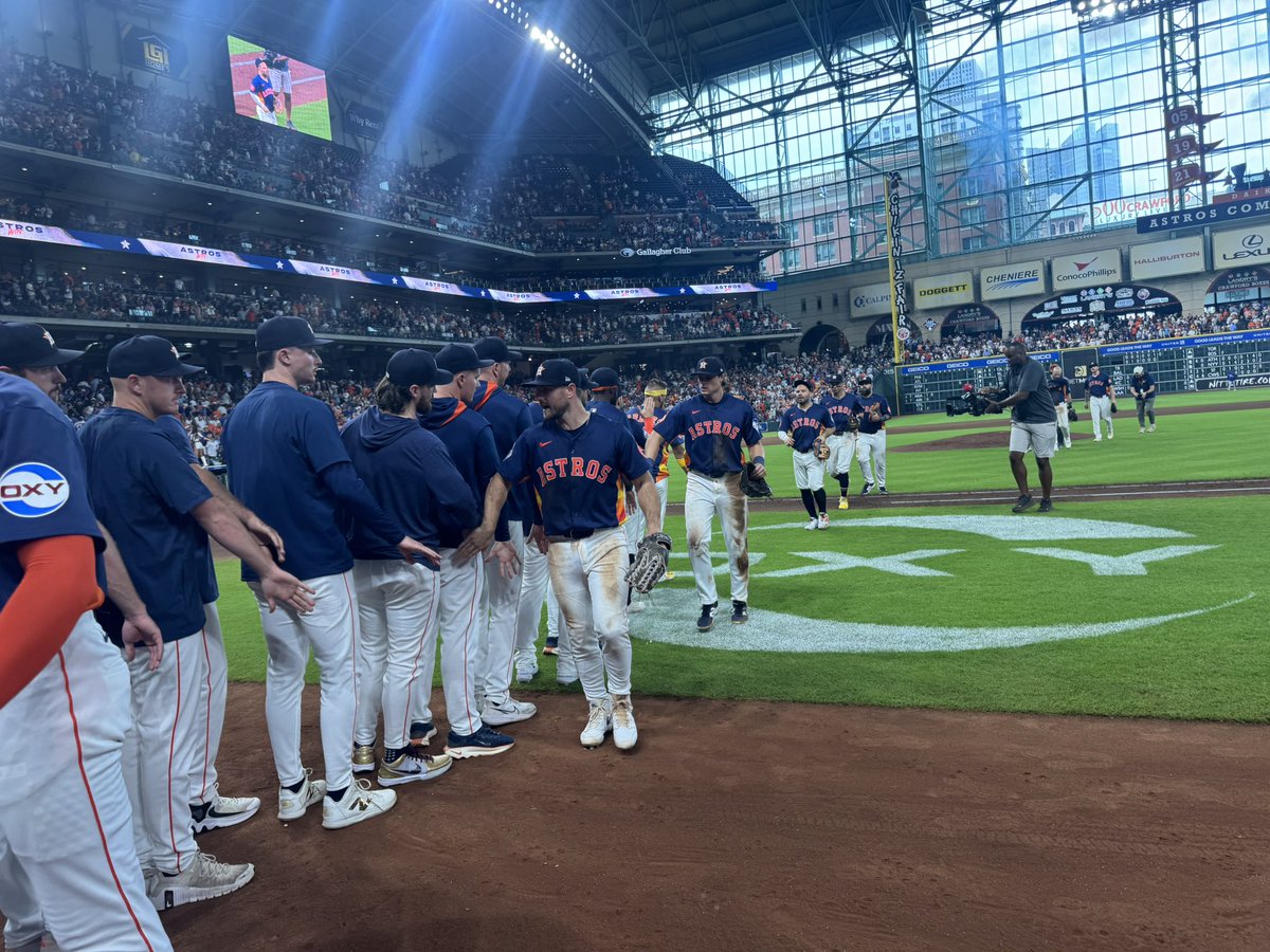 JuliaMorales's tweet photo. What a homestand. https://t.co/wwaVZ8tUAs