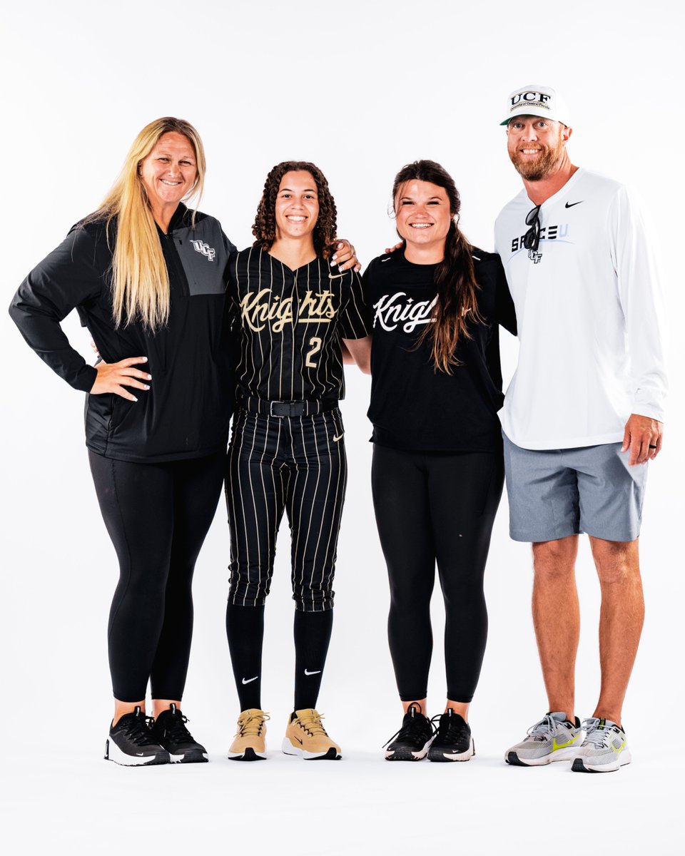 zoecalvez32's tweet image. Next Chapter!!
Excited to announce my commitment to the University of Central Florida!!!  Thank you to the coaches for the opportunity!!!
Back to the 4️⃣0️⃣7️⃣💛🖤
#ucf_softball #chargeon