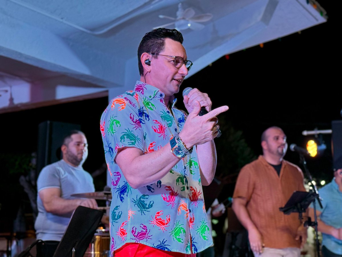 WillitoOtero's tweet photo. El Coquí Salinas, otra noche para la Historia, Gracias al comité por la invitación, se pasó de show 💃🔥🍕🙌🏻❤️🇵🇷

#coqui #salinas #pics #ᴘʜᴏᴛᴏᴅᴜᴍᴘ #salte #llegolapizza #willitootero #salsanueva #saltemusic https://t.co/EZ2Wxh7q8O