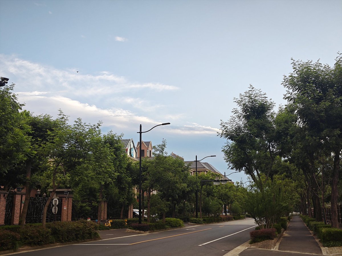 今天下午的云还挺好看的qwq