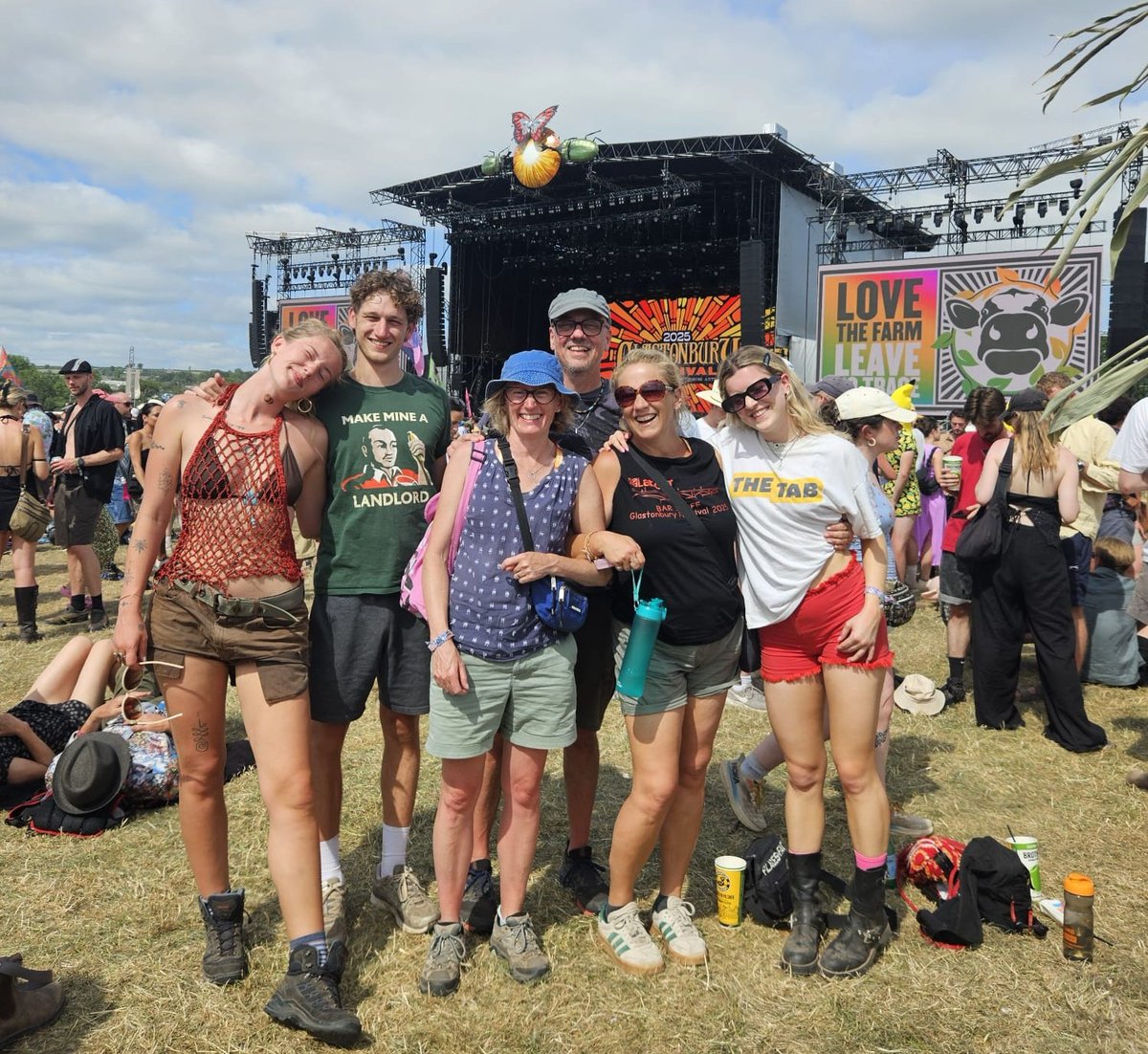 PutneyLabour's tweet image. #TeamPutney taking time out from serving festival goers at Wood's Bar and enjoying an afternoon at #Glastonbury2025
Many thanks to our brilliant volunteers for their hard work over the weekend.