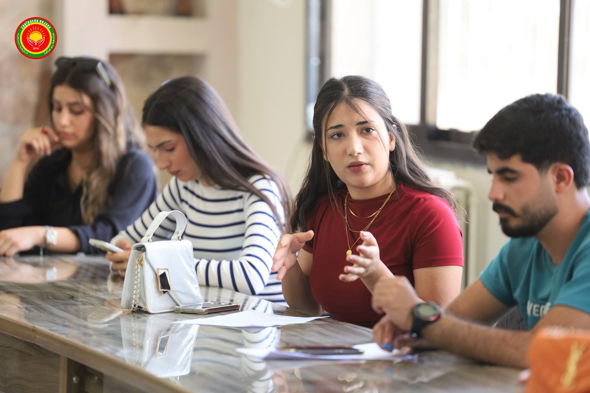 RojavaUniv's tweet photo. Meclisa Xwendekarên Zanîngeha Rojava civîna xwe ya dawiya qonaxa duyemîn a sala xwendinê 2024-2025'an li dar xist. Di civînê de rewşa akademîk û astengiyên xwendekaran hate nîqaşkirin.
#Zaningeha_Rojava https://t.co/pFjMjScPqB