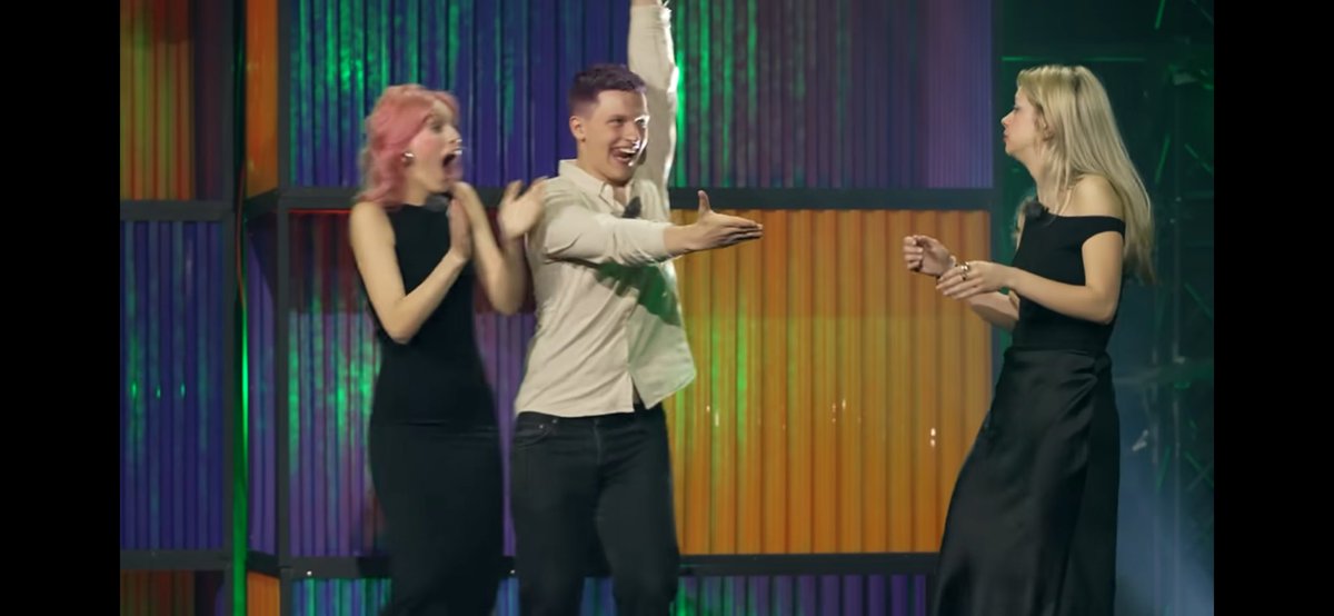 Ameeelaaa tweet media