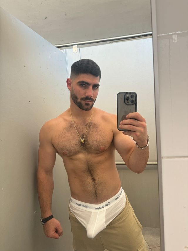 BicepsKing tweet media