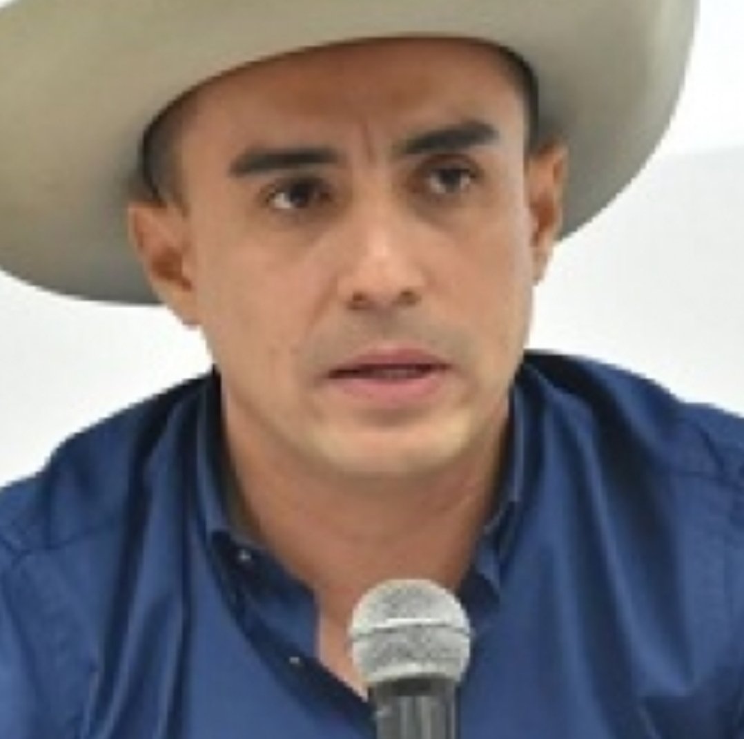 Prensalibcasan's tweet photo. La Procuraduría formuló pliego de cargos contra el exalcalde de #Recetor, Édgar Yesid Bernal Gallego, por el presunto nombramiento irregular de su tesorera, Nora Isabel Cobos Chaves, también cobijada con esta decisión. https://t.co/ctizpAn57h