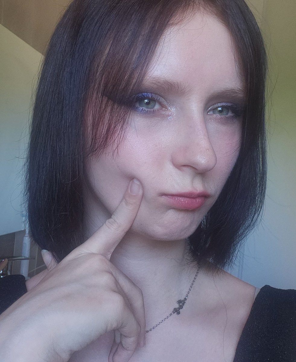 LimiDream's tweet photo. J'avoue que j'ai pas l'habitude de me voir avec des cheveux lisses https://t.co/JJZGSy2BEk