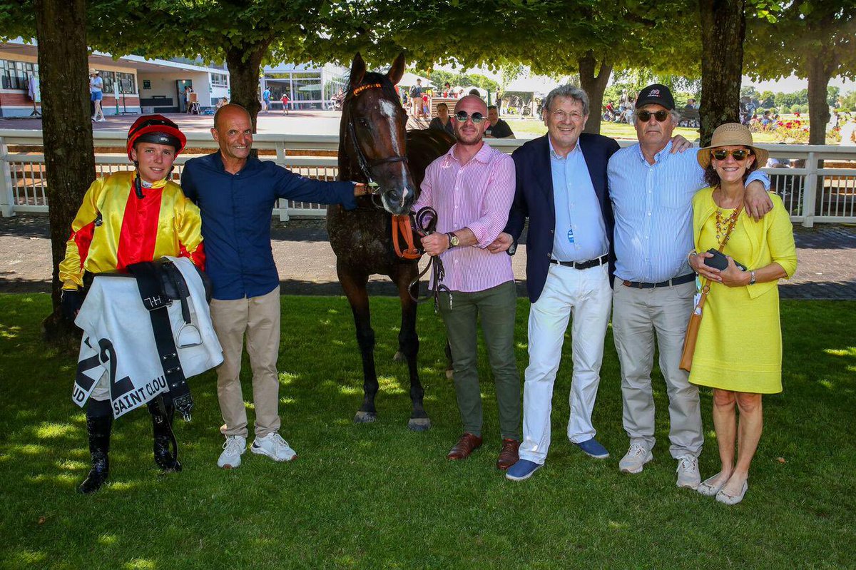 Quelle magnifique victoire  il nous a offerte pour sa rentrée dans une Classe 2 cet après-midi à St Cloud, notre Boniface adoré !
Bravo à son jockey Hugo Lebouc et à l’équipe de son entraîneur Anastasia Wattel à Deauville ! Beau travail de valorisation
