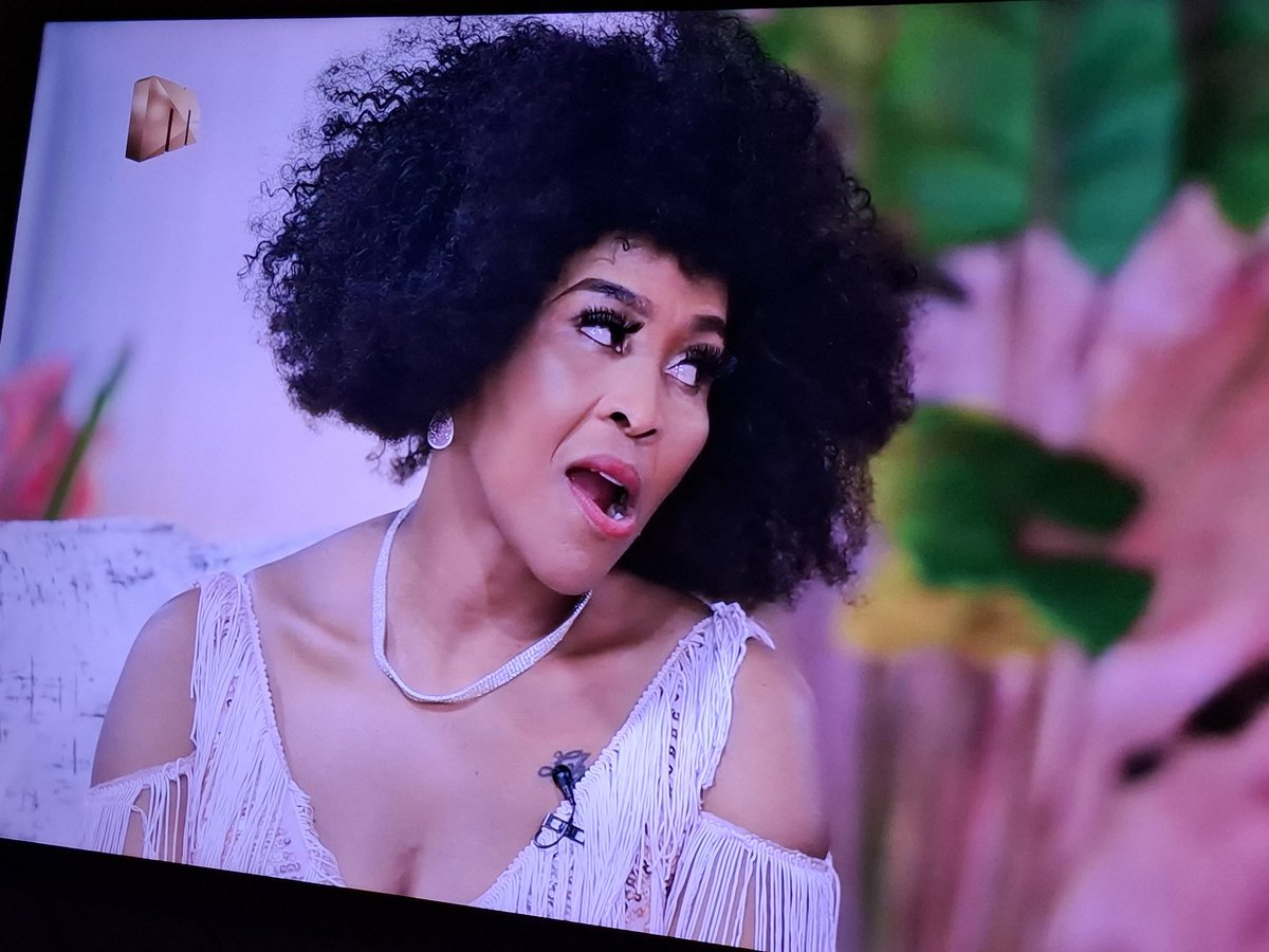 #makotiareyoutheone she threw stones while she lives in a glasshouse! She's getting a taste of her own Stameta! It's lovely to watch how they're patronizing her. AKANYE!
