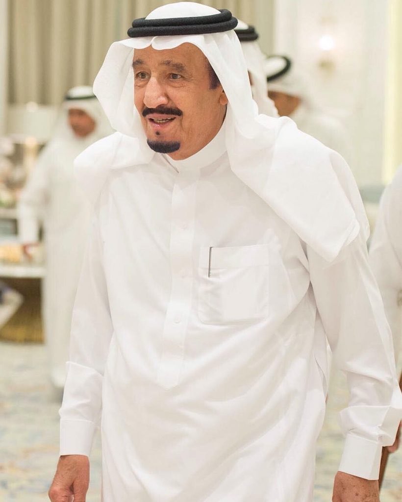 #الملك_سلمان 
 #محمد_بن_سلمان
ليس العظيم من تشعرون في حضرته بانه عظيم ،  بل من تشعرون في حضرته انكم عظماء 🇸🇦