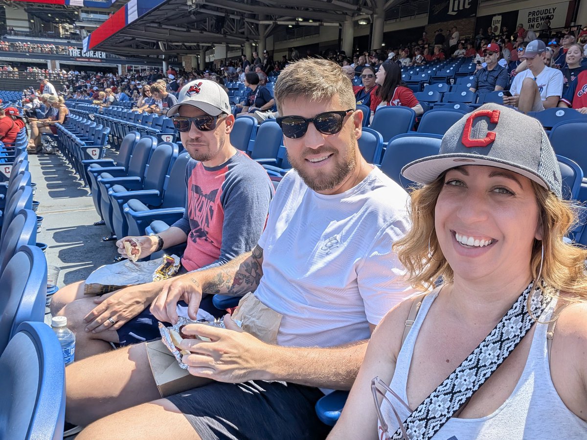 Miss_Nik_'s tweet photo. @CleGuardians alllllll the way from London, England for his first ever MLB and baseball game in general! Welcome to Cleveland, Jamie &amp; #GoGuards #GuardsBall https://t.co/prPKDfQCXt