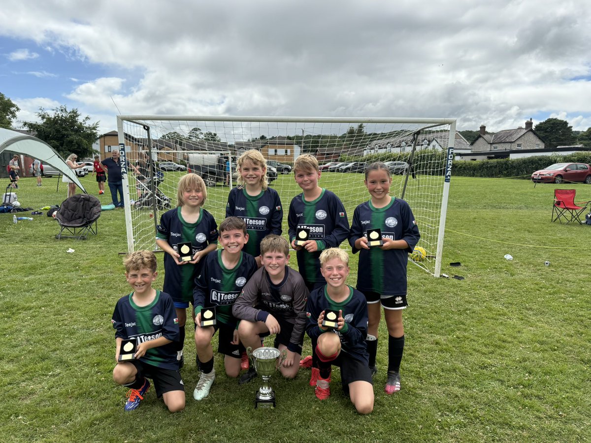ste_kell's tweet image. Cracking day at the @_summer_league u11 tournament. Super proud of Luke and the @CPDLlanfairDCFC team winning the final on penalties! 
🔴⚽️🏆⚽️⚫️