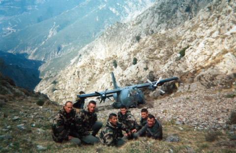 deLimaBravo's tweet image. Avril 1995
Posé d’urgence en Corse d’un Transall C-160
2 blessés pour un équipage de 6 personnels
L’épave sera envoyée au 2e REP pour l’instruction des sauts