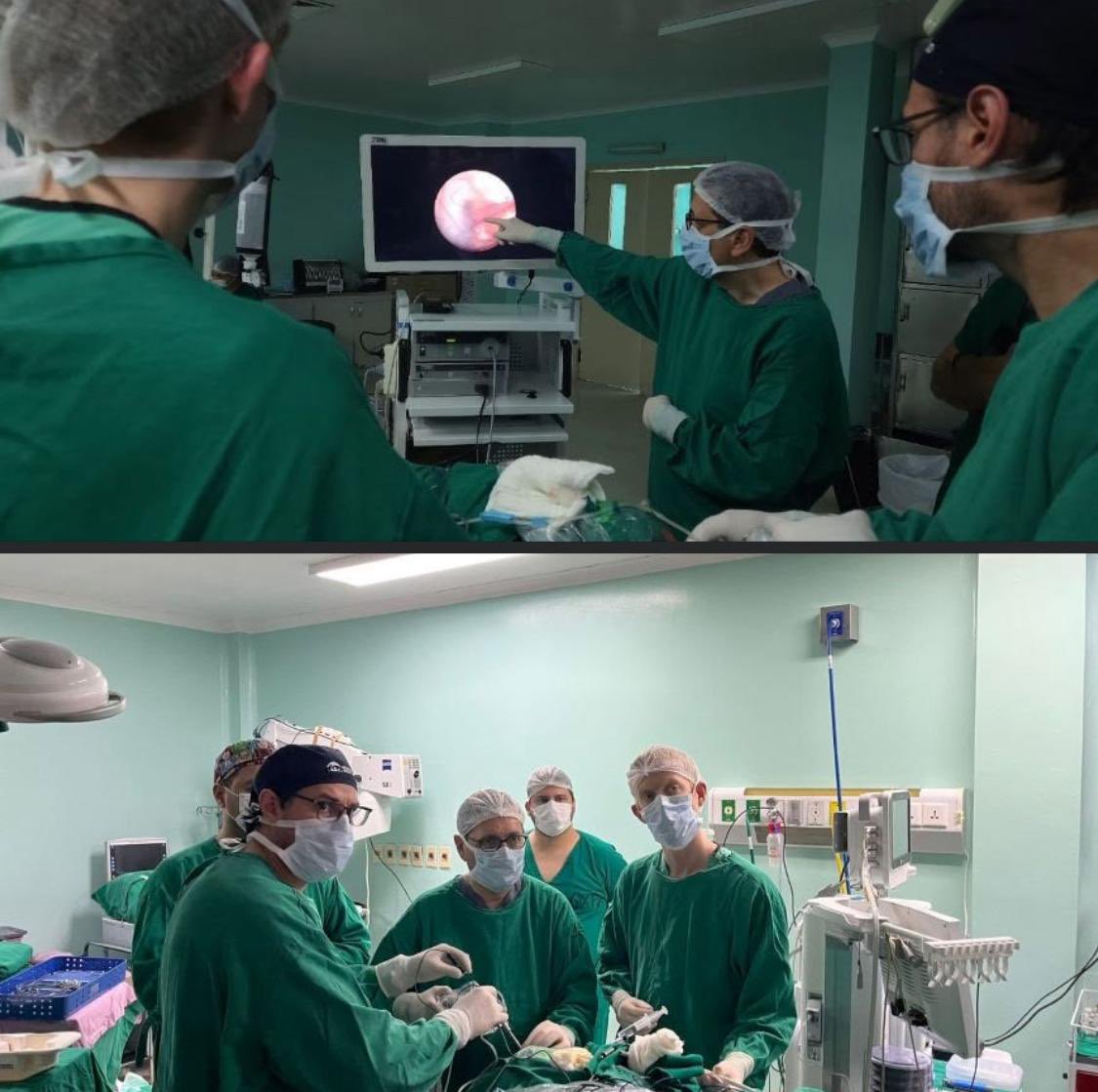 MilvaGauto's tweet photo. 📢 HOSPITAL ACOSTA ÑU AVANZA EN TRATAMIENTOS NEUROPSICOLÓGICOS CON CIRUGÍA ENDOSCÓPICA CEREBRAL

🇺🇸 Las primeras intervenciones fueron realizadas en colaboración con un equipo de la Universidad de Wisconsin, de Estados Unidos.

🏥 Las cirugías comenzaron por el equipo de neurocirugía del hospital, liderado por el Dr. Diego Servian, junto al Dr. Bermans Iskandar, neurocirujano pediátrico de referencia en hidrocefalia y otras condiciones complejas, quien acudió con otros colegas. La visita de los profesionales se concretó a través de una cooperación con la Fundación Solidarity Bridge.

A través de la combinación de endoscopia rígida y flexible, las cirugías intraventriculares permitieron tratar patologías que alteran la circulación del líquido cefalorraquídeo, evitando la necesidad de implantar válvulas de derivación ventrículo-peritoneales, dispositivos que suelen requerir múltiples cirugías de por vida debido a obstrucciones o infecciones.

Estas cirugías son de procedimientos mínimamente invasivos que permiten a los neurocirujanos acceder a cavidades del cerebro a través de dos endoscopios que permiten transmitir imágenes detalladas a un monitor. La combinación de un endoscopio rígido, ideal para procedimientos que requieran una trayectoria directa para ingresar a la cavidad ventricular y para la mayoría de las intervenciones, y un endoscopio flexible que permite alcanzar rincones o ángulos de difícil acceso por su forma más delgada y maleable.

Uno de los casos más frecuentes en el que se utiliza esta técnica es en la hidrocefalia. A través de la cirugía endoscópica se pueden crear nuevas vías para que el líquido cefalorraquídeo fluya normalmente o cauterizar la estructura que produce el líquido para reducir su producción; también se utiliza para tratar quistes, tumores, hemorragias y otros.

El Dr. Servián comentó que los primeros pacientes intervenidos no requirieron de la colocación definitiva de válvulas, lo que representa una ventaja significativa a largo plazo.

Gestión;  Doctora @mariatbaran ministra de @msaludpy