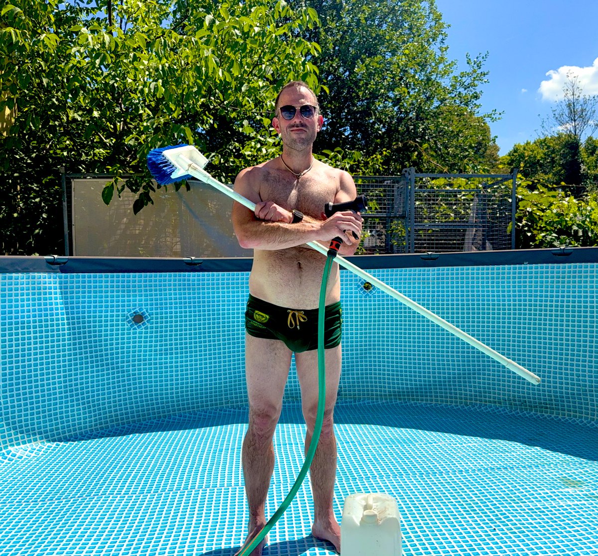 Alles muss man selber machen 😂😎

Wo Poolboy?!