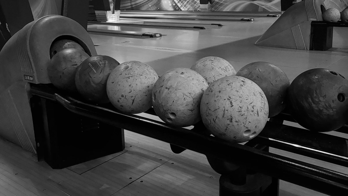 Мені сподобався боулінг, я би ще раз зіграла, після нього я знову відчуваю своє тіло, що воно все ще моє, бо дуже ниють пальці рук від важких мʼячів(?).