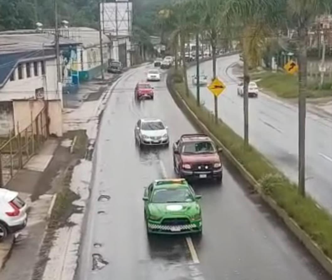 ssptransitover's tweet photo. #Entérate 📣| Implementamos Operativo Carrusel, sobre carretera 🛣️ #Xalapa - #Coatepec con la finalidad de evitar percances viales, derivado de la lluvia ☔️que se registra.

✅ Maneja con precaución. 🚘

Nuestra misión es preservar tu seguridad ❤️ #SSPVER 👮🏼‍♂️ https://t.co/eKeq4drzrl