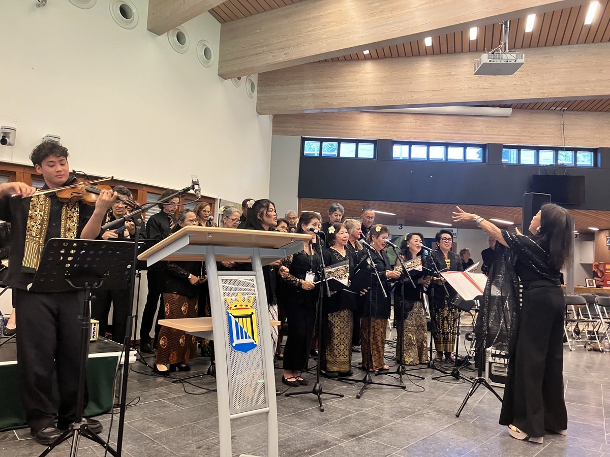 Zeer verbindende keti koti viering in ⁦<a href="/GemDeBilt/">Gemeente De Bilt</a>⁩ van de oost tot de west. Hele mooie bijdrage van ⁦<a href="/ReggieBaay/">Reggie Baay</a>⁩ en het koor Lagu Jiwa. Ook een mooie lezing over smaak en verbinding door devrouwmetdebaard, blij met de grote opkomst!