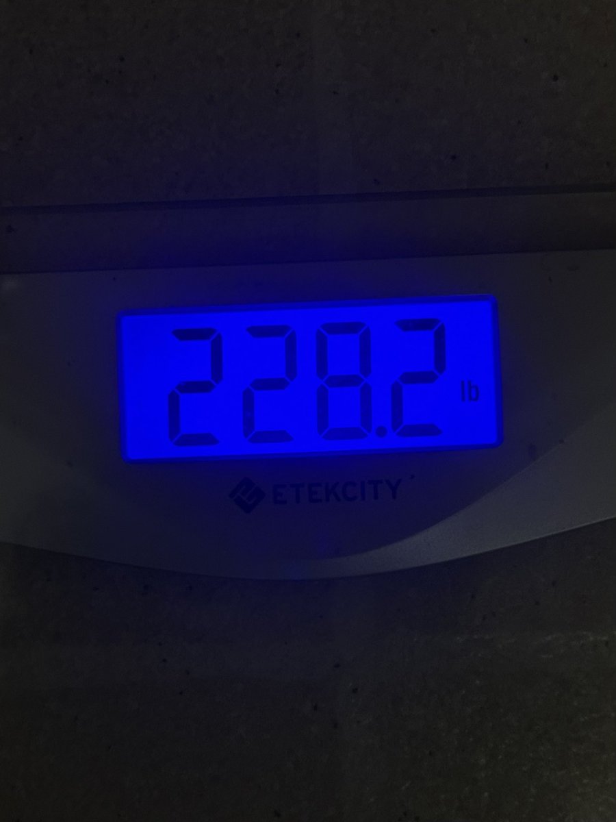 heranorexia's tweet photo. Dropped 10 lbs since June 18th 😛 if I keep this up I should be able to be down to at least 200lbs before uni starts in September lol https://t.co/qXljIuMw4A