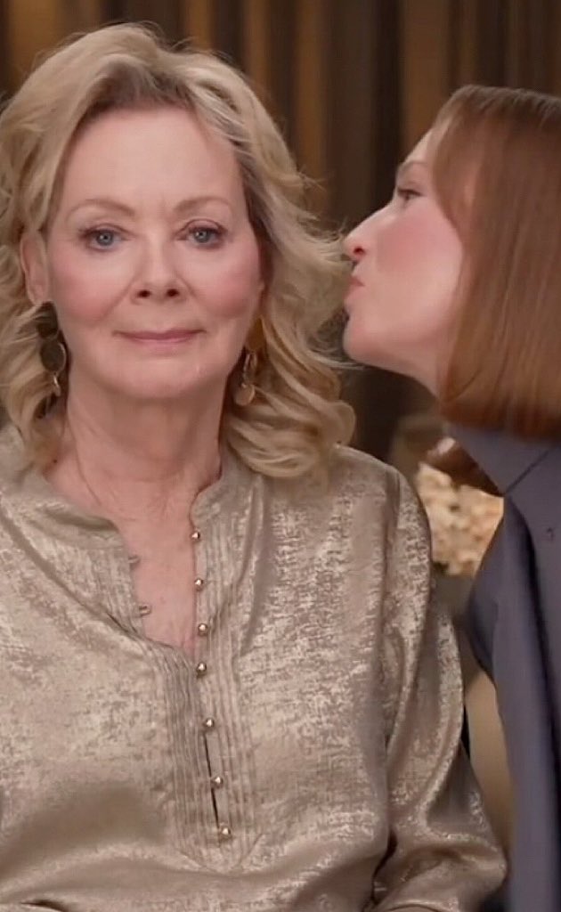 hacksmediareact's tweet image. hannah einbinder leaning in to kiss jean smart on her cheek / hacks s4 direct tv interview
