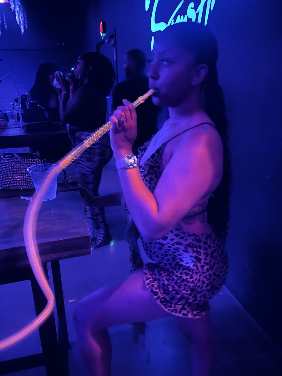 sumcutiepieshi's tweet photo. I need somebody that’s gon eat me on the spottttt #slizzysummer https://t.co/XEFKAOcLC5
