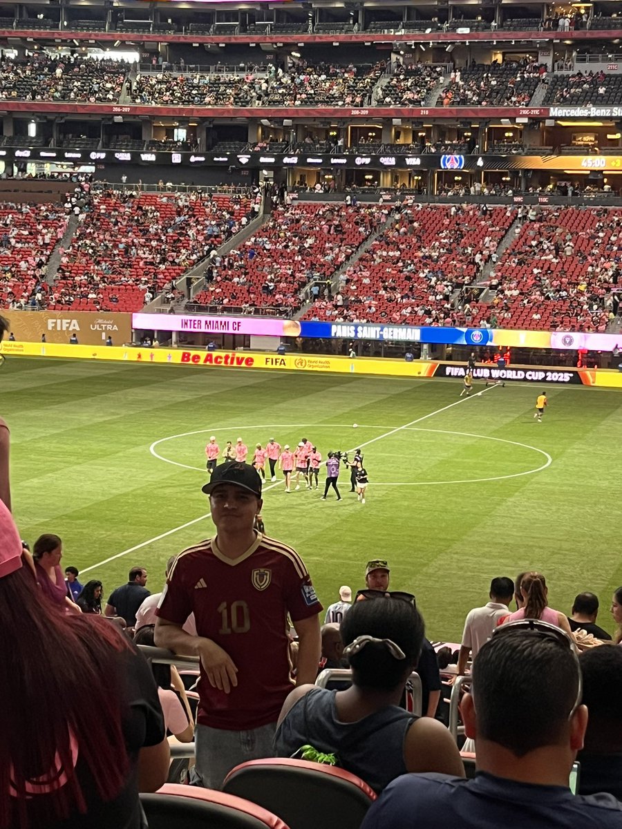 nigelsdarkideas's tweet photo. Came to watch Messi and PSG and got a fucking Savanah bananas halftime show https://t.co/HkXJImTYCL