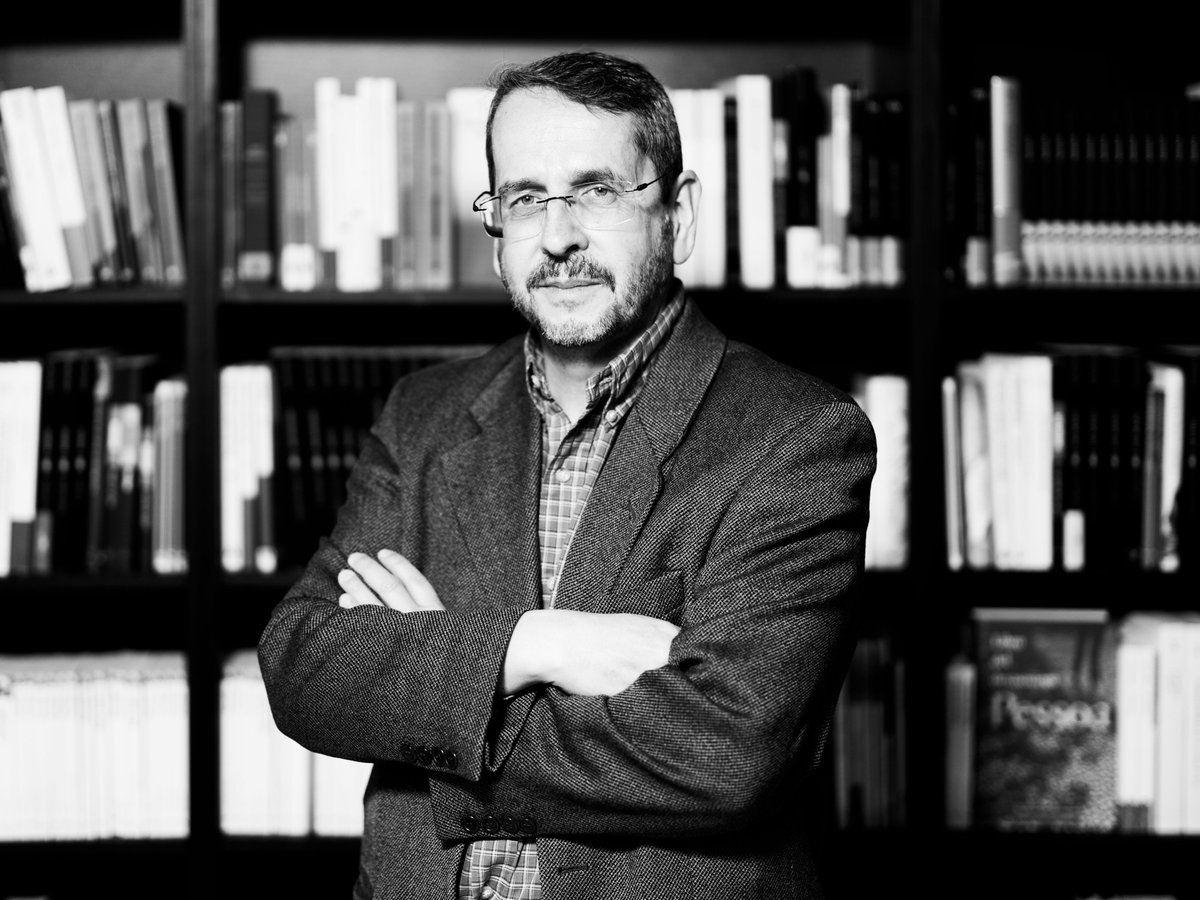 Rafael_Narbona's tweet image. POR QUÉ ESCRIBIR

He cometido un triste pecado al escribir mis dos últimos libros. He pensado demasiado en el éxito, me he preocupado excesivamente por las ventas. La literatura que merece perdurar no repara en estas cuestiones. Responde a una necesidad interior y a una búsqueda.…