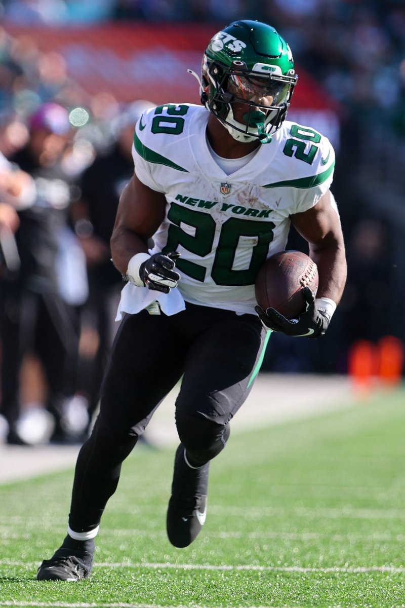 MichaelShe76901's tweet image. What a great day meeting NFL star jets running back @BreeceH. Had so much fun at his camp always being active for the young players. Also I will be at St. John baptist camp with @CoachTimAsbell