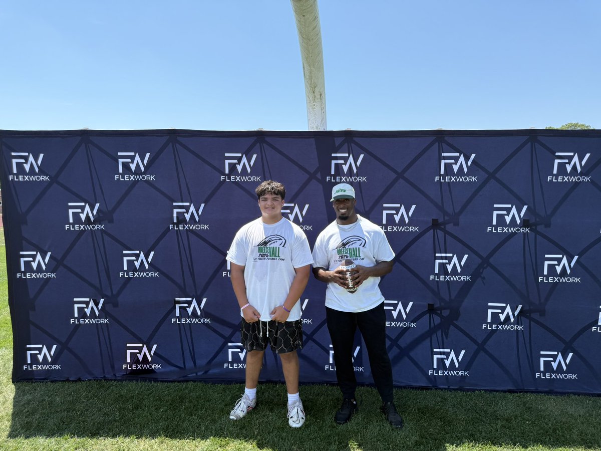 MichaelShe76901's tweet image. What a great day meeting NFL star jets running back @BreeceH. Had so much fun at his camp always being active for the young players. Also I will be at St. John baptist camp with @CoachTimAsbell