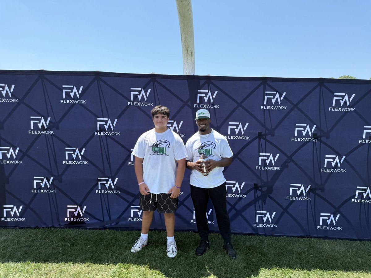 MichaelShe76901's tweet image. What a great day meeting NFL star jets running back @BreeceH. Had so much fun at his camp always being active for the young players. Also I will be at St. John baptist camp with @CoachTimAsbell