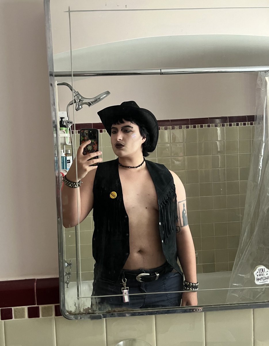 twintrantasy's tweet image. Here’s my outfit #suffer