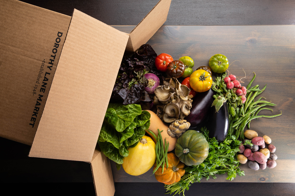 🥕🥬From the fields to your salad bowl, our Local Garden Box features local farm fresh goodies that are thriving in the summer season! 

Early summer registration ends July 3! 

Sign up today: hubs.li/Q03scRxn0