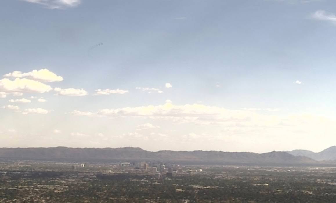 It's National #CameraDay! 📸 Did you know ADEQ has Air Quality Cameras? 

The cameras give us a real-time view of the #airquality in Phoenix. Whether you're planning a hike or just stepping out for some fresh air, check conditions here ➡️ phoenixvis.net

#AZWX #AZAir