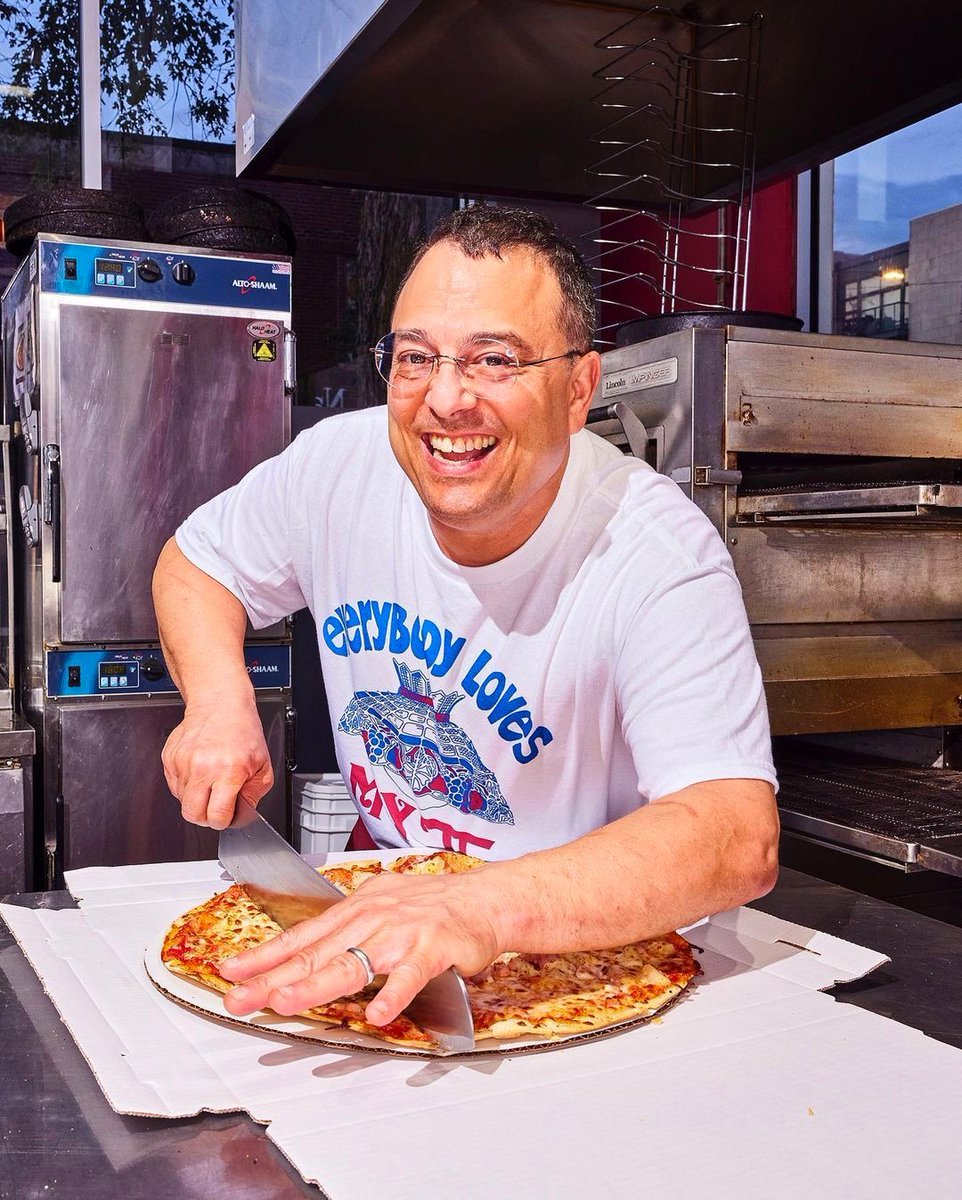 mypipizzachi's tweet photo. To everyone who made us part of your story, thank you.

From Rogers Park to Bucktown, what an incredible journey. 

You showed up. You kept us going. And thanks to you, My Pi will always be part of Chicago’s pizza history.

Thank you for 54 unforgettable years. 🍕❤️ #MyPiForever https://t.co/u3wjWnT5z3