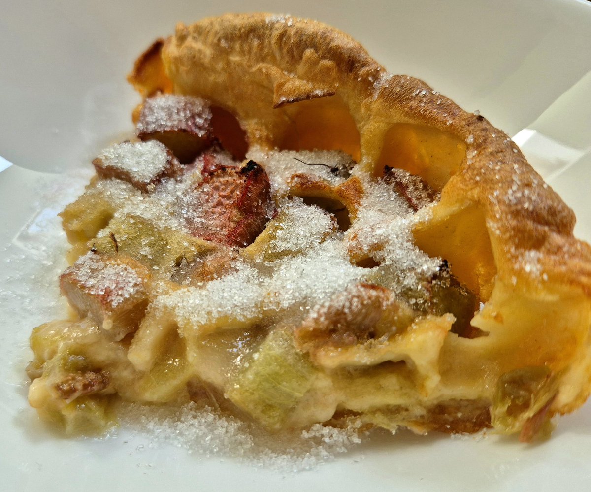 professor_dave's tweet image. Rhubarb Drop
A traditional family pudding.
The recipe is in my 'taster' eBook 'Tw-Eat Sweet' with ca. 30 other recipes for simple cakes & puddings. It's currently available FREE. Download it here and use the free Kindle Reader app to find your favourite:
amazon.co.uk/dp/B094J9ZS8X