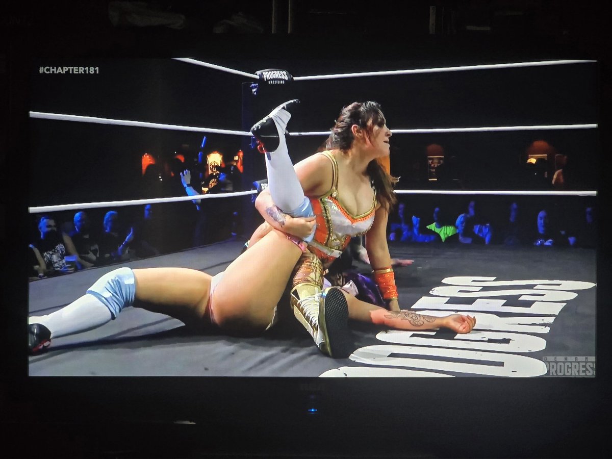 tall_ny's tweet image. Alexxis Falcon went over Hollie Barlow #CHAPTER181