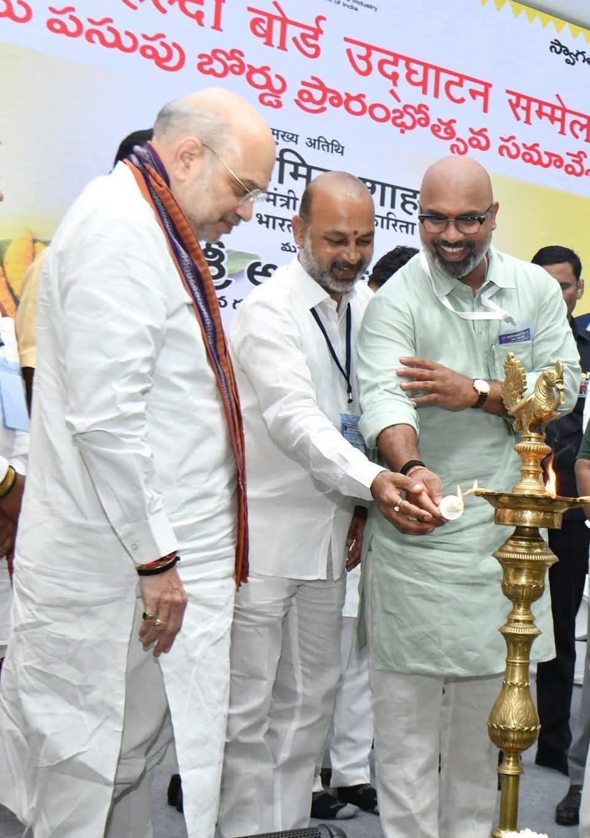 RajashekarDorn8's tweet photo. ఇద్దరు కలిసి వెలిగించే ఆ జ్యోతి తెలంగాణలో బిజెపి ప్రభుత్వ ఏర్పాటుకు వెలుగునిస్తుంది💯
@AmitShah
@bandisanjay_bjp
@Arvindharmapuri
#nationalturmericboard
#AmitShah
#bjpindia
#bjptelangana
#bandisanjay
#arvinddharmauri
#HMO https://t.co/RVsGO8Gqi9